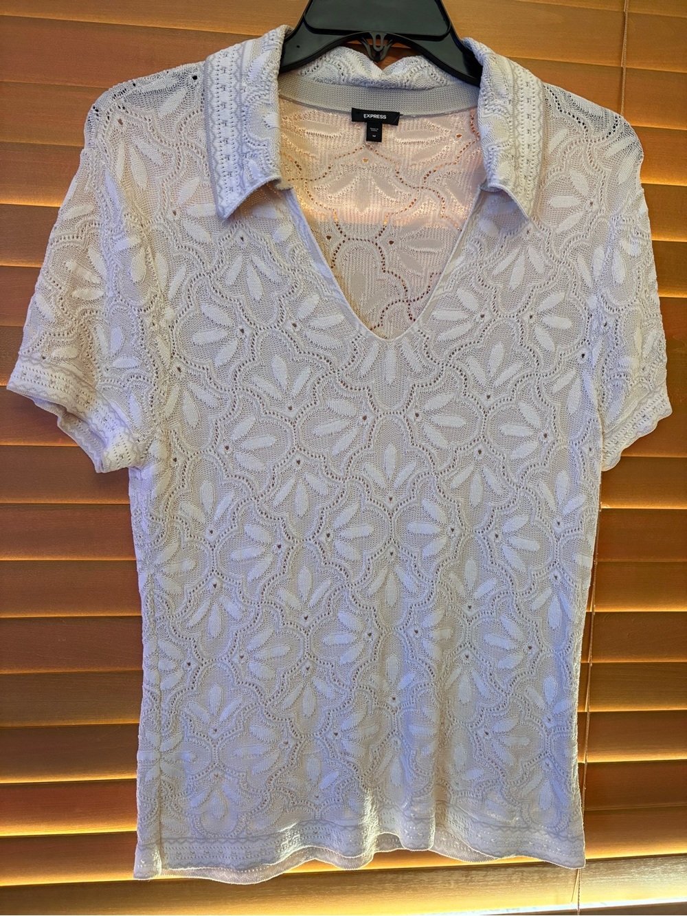 Express NWOT Beige Lace V-Neck Polo Top. Size Medium